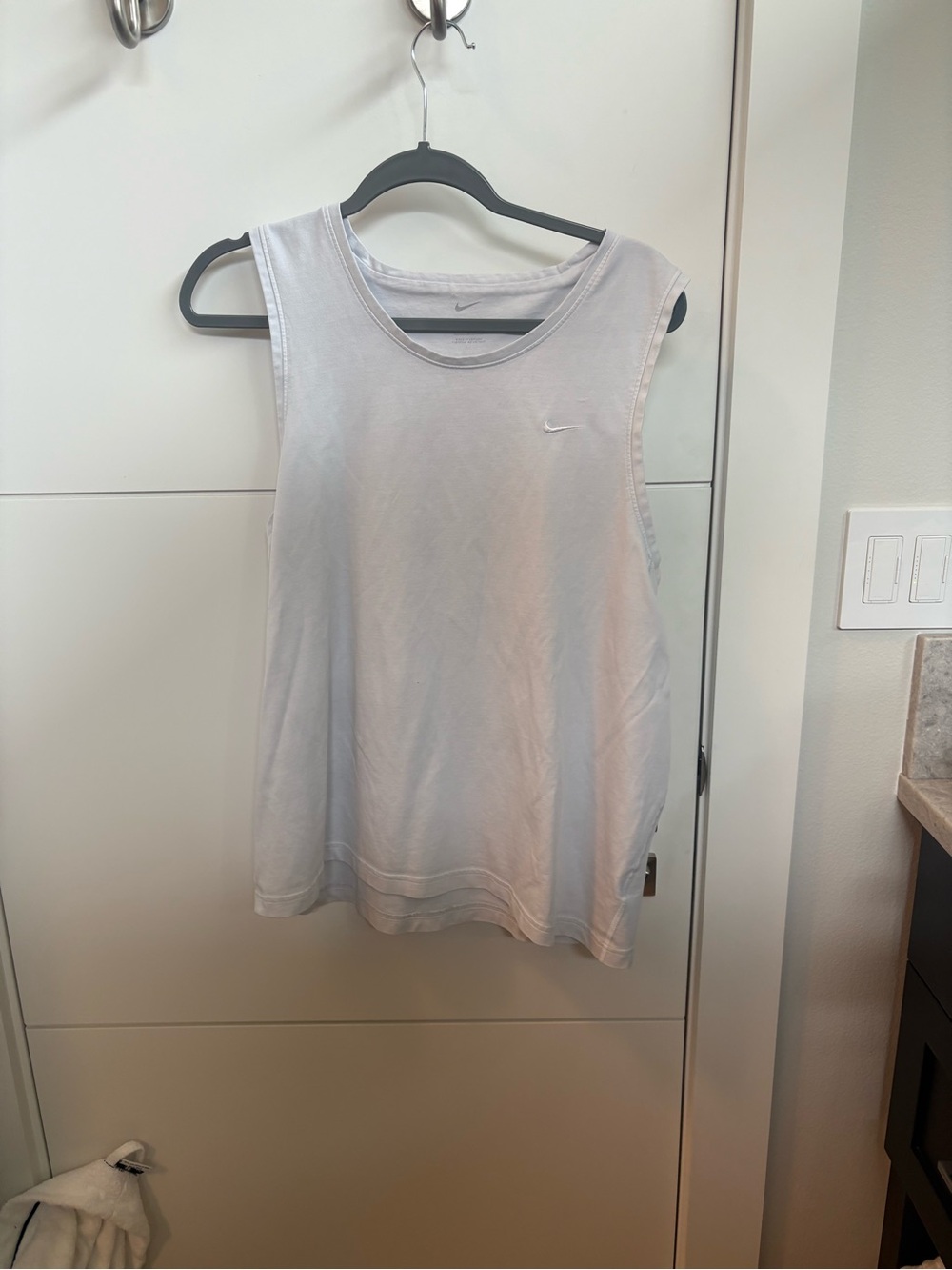 Nike white primary versatile Men’s Sleeveless Tank Top